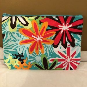 31 Daisy Craze Zipper Pouch